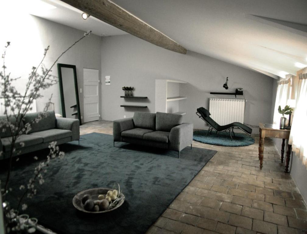 Monte Arena Bed & Breakfast Montaren-et-Saint-Mediers ภายนอก รูปภาพ