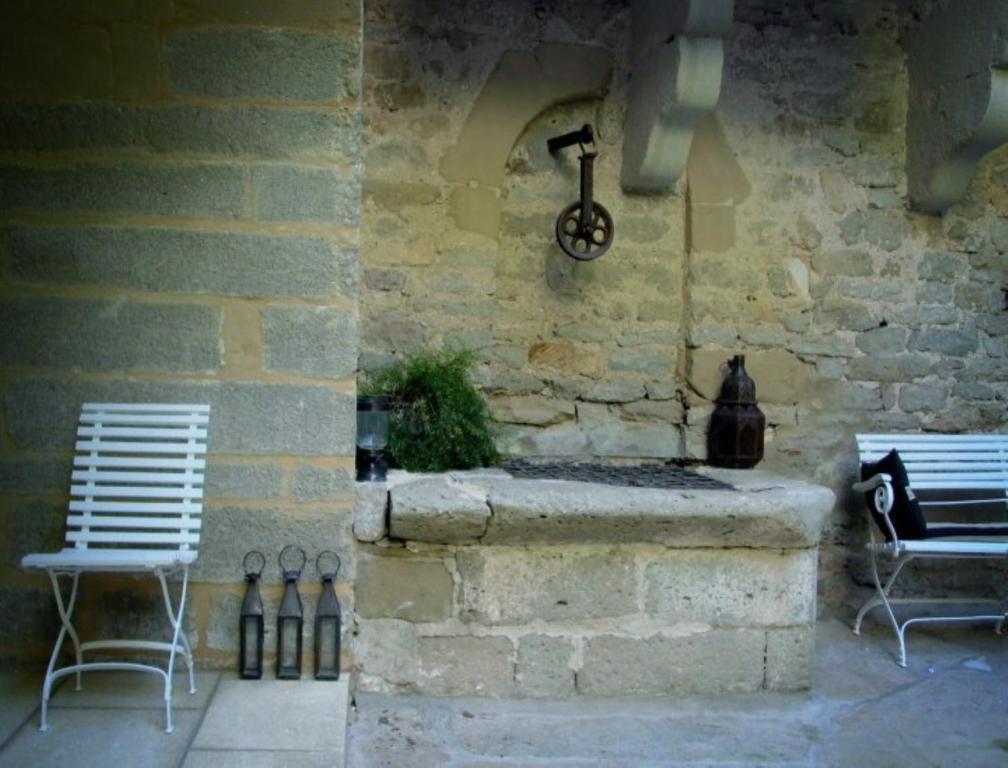 Monte Arena Bed & Breakfast Montaren-et-Saint-Mediers ภายนอก รูปภาพ