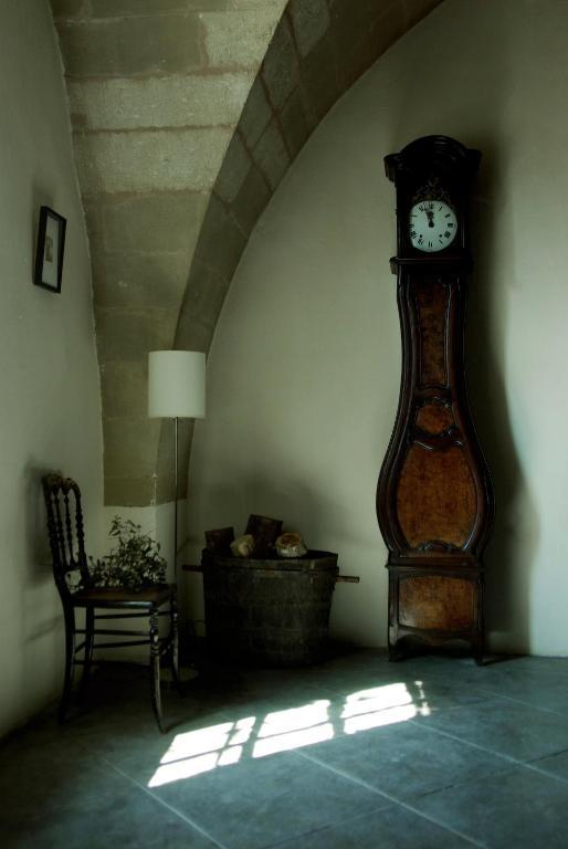 Monte Arena Bed & Breakfast Montaren-et-Saint-Mediers ภายนอก รูปภาพ