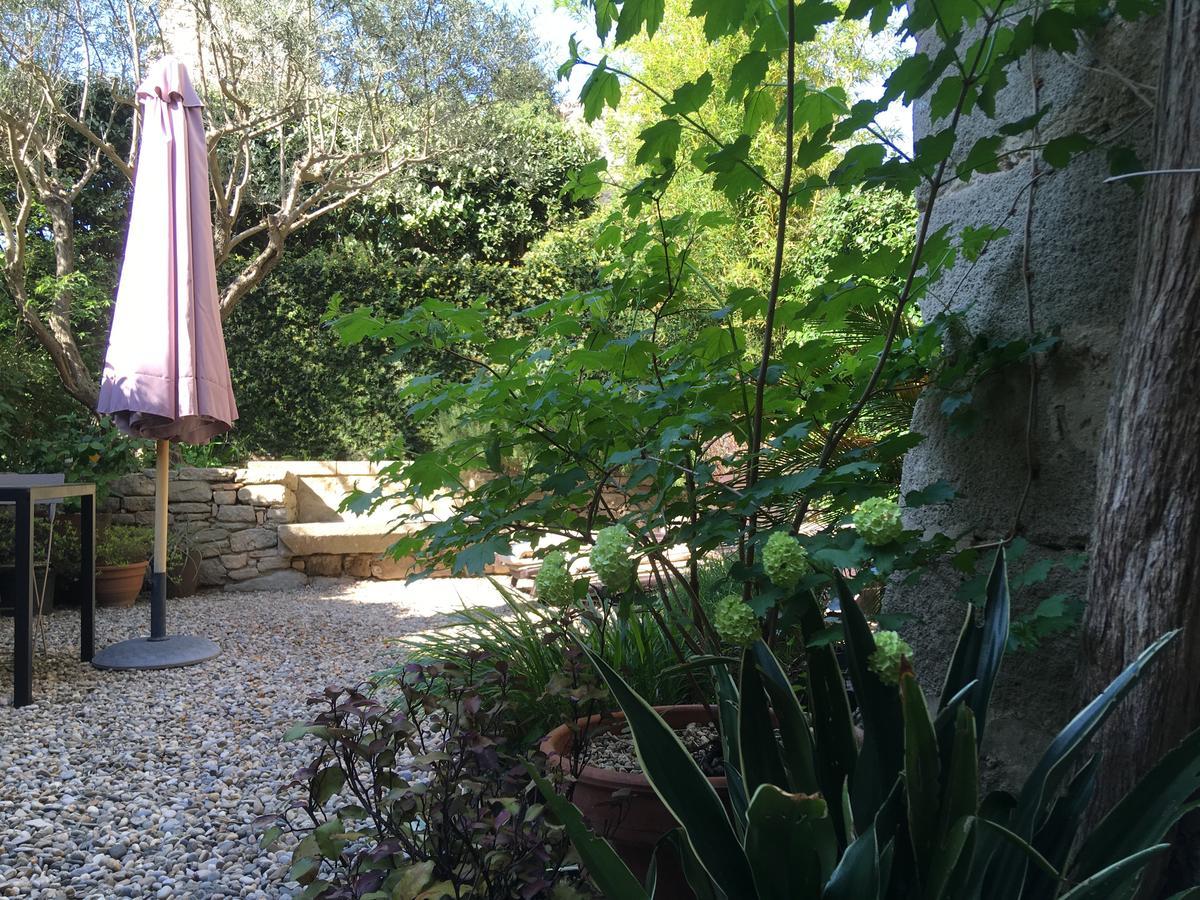 Monte Arena Bed & Breakfast Montaren-et-Saint-Mediers ภายนอก รูปภาพ