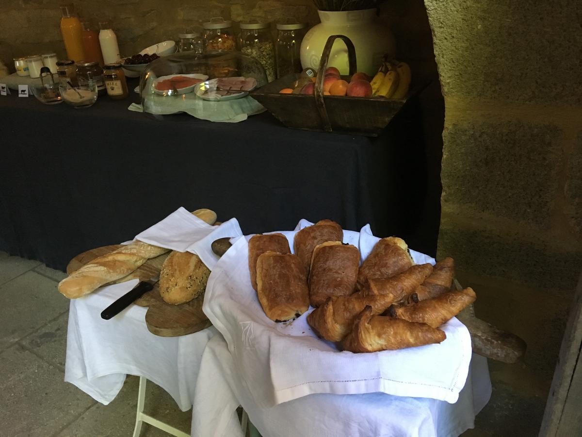 Monte Arena Bed & Breakfast Montaren-et-Saint-Mediers ภายนอก รูปภาพ