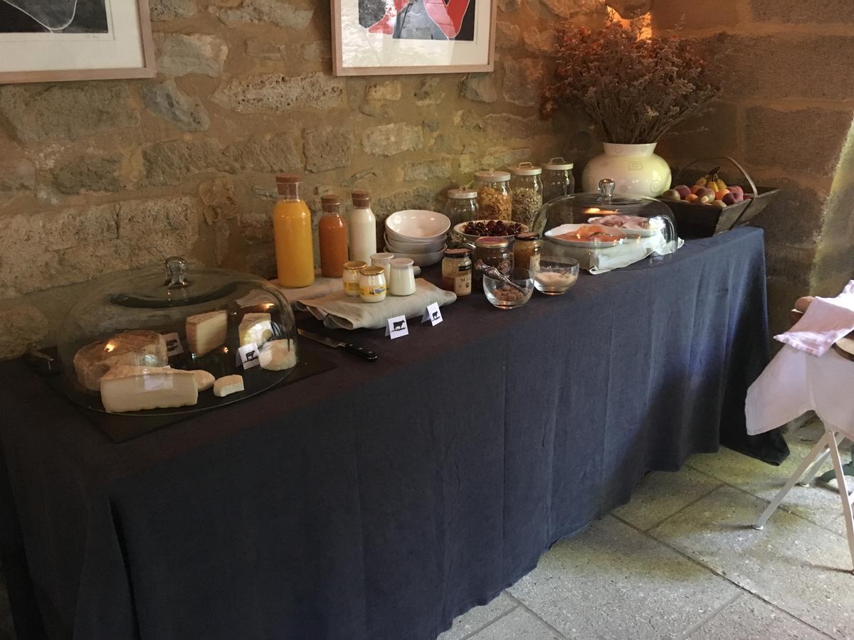 Monte Arena Bed & Breakfast Montaren-et-Saint-Mediers ภายนอก รูปภาพ