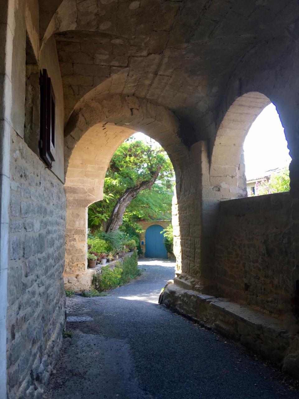 Monte Arena Bed & Breakfast Montaren-et-Saint-Mediers ภายนอก รูปภาพ
